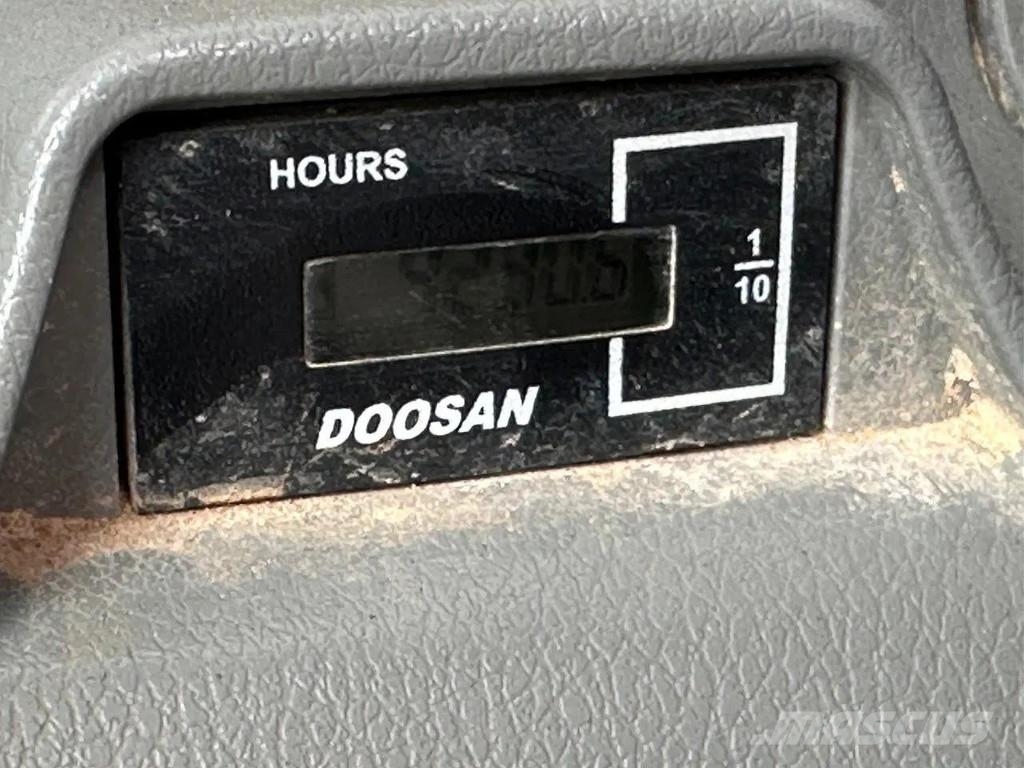 Doosan DX235LC 5 - ONLY 4226 HOURS Excavadoras sobre orugas