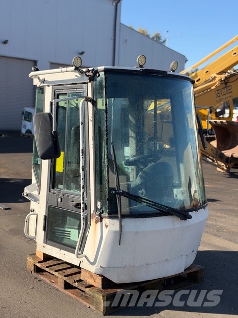 Liebherr L 524 USED CAB Kabiny a interiér