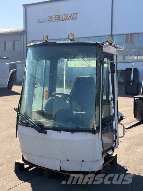 Liebherr L 524 USED CAB Kabiny a interiér