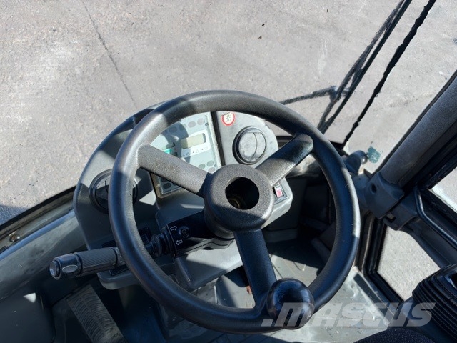 Liebherr L 524 USED CAB Kabiny a interiér