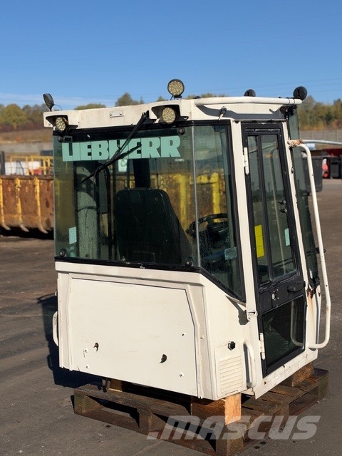 Liebherr L 524 USED CAB Kabiny a interiér
