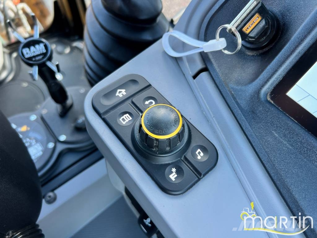 JCB 4 CX Pro لوادر ذات جرافات عكسية