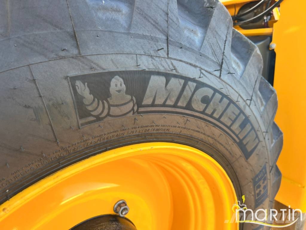 JCB 4 CX Pro لوادر ذات جرافات عكسية