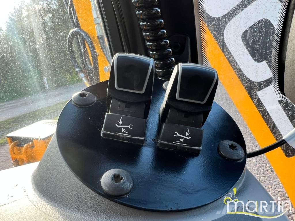 JCB 4 CX Pro لوادر ذات جرافات عكسية