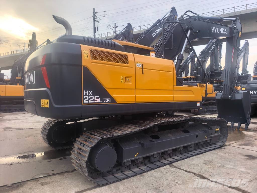 Hyundai HX225L PRO Raupenbagger
