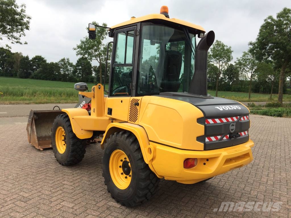 Volvo L 30 G 轮式装载机