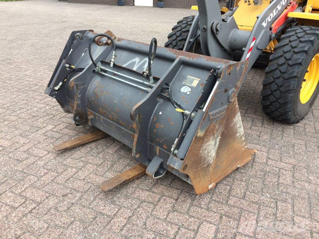 Volvo L 30 G 轮式装载机