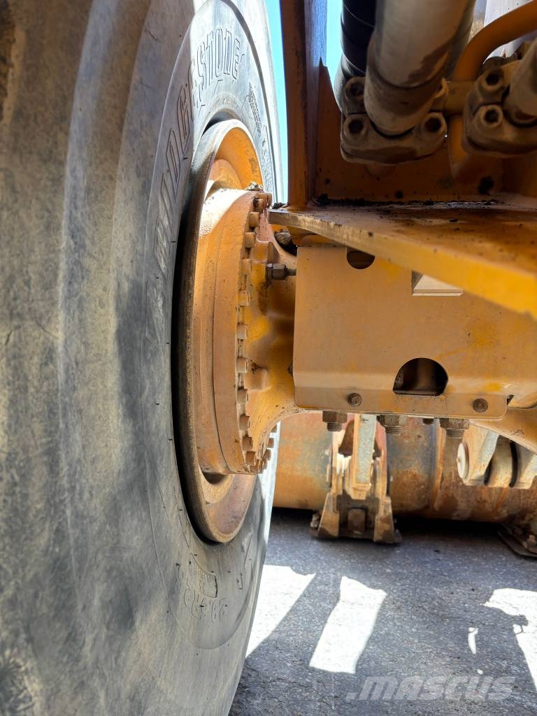 Volvo L 220 H Naudoti ratiniai krautuvai