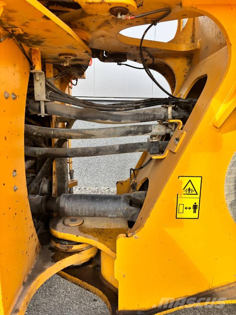 Volvo L 220 H Naudoti ratiniai krautuvai