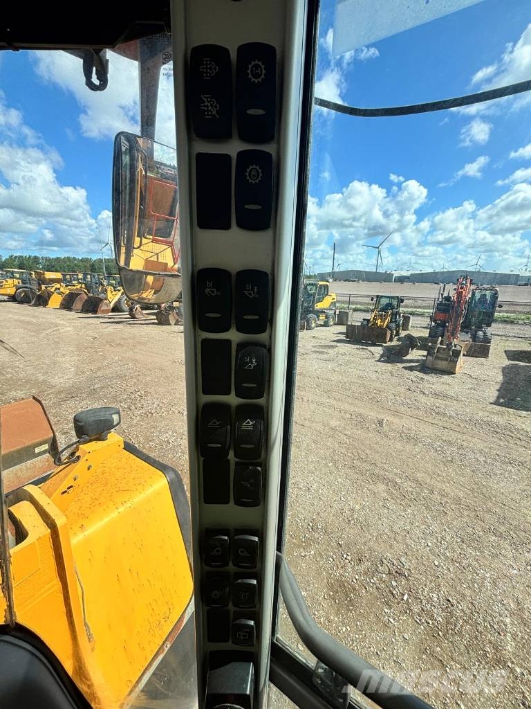 Volvo L 220 H Naudoti ratiniai krautuvai