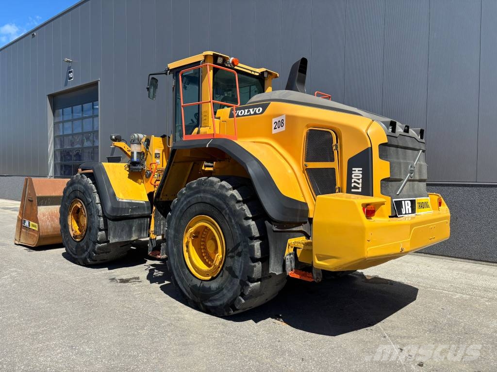 Volvo L 220 H Naudoti ratiniai krautuvai