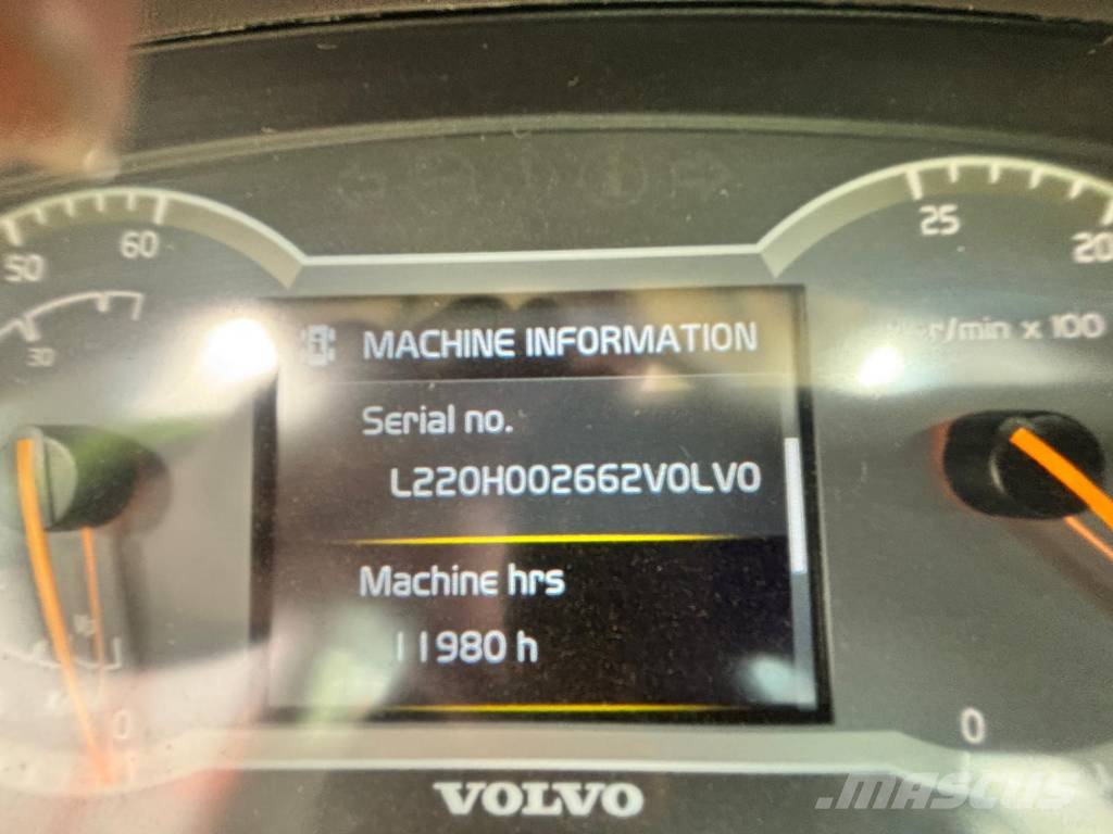 Volvo L 220 H Naudoti ratiniai krautuvai