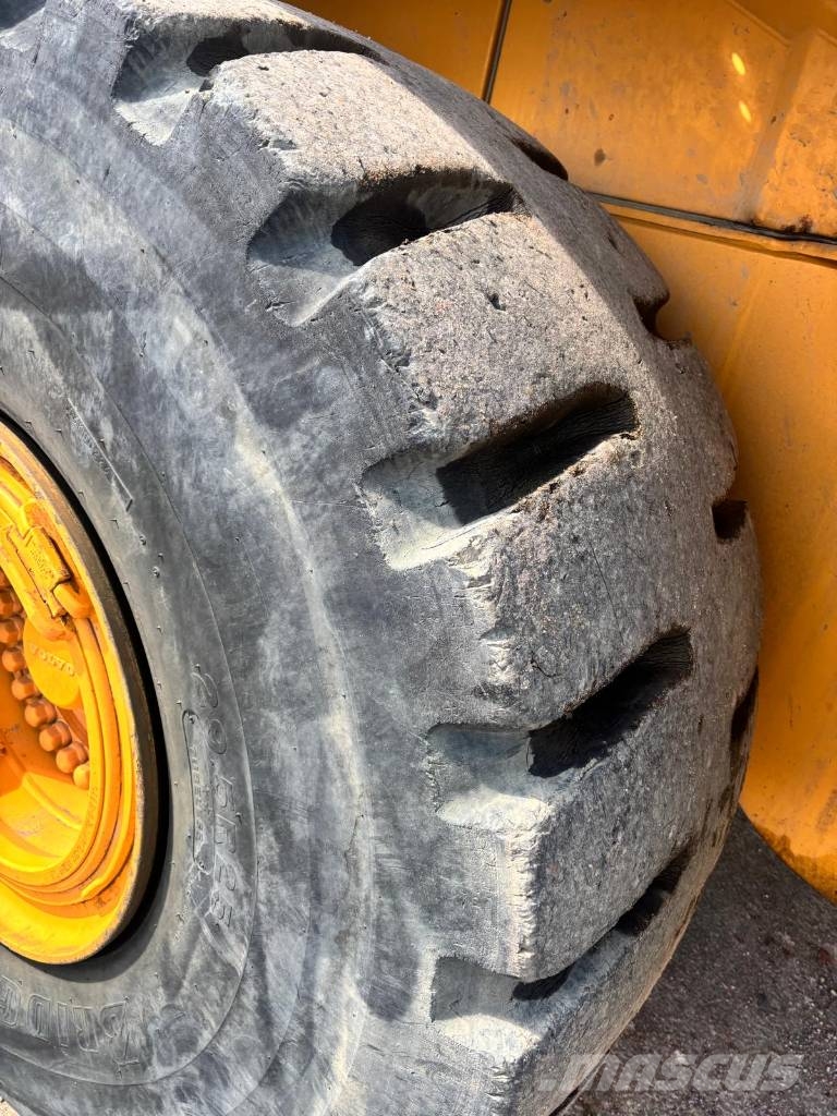 Volvo L 220 H Naudoti ratiniai krautuvai