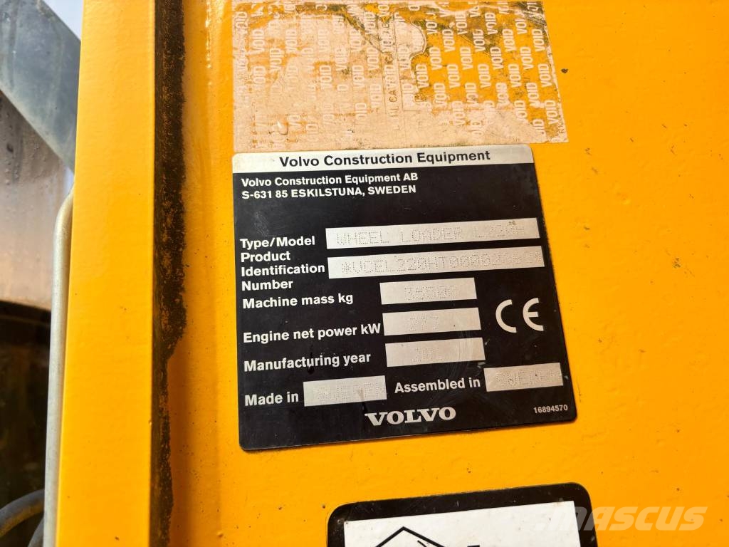 Volvo L 220 H Naudoti ratiniai krautuvai