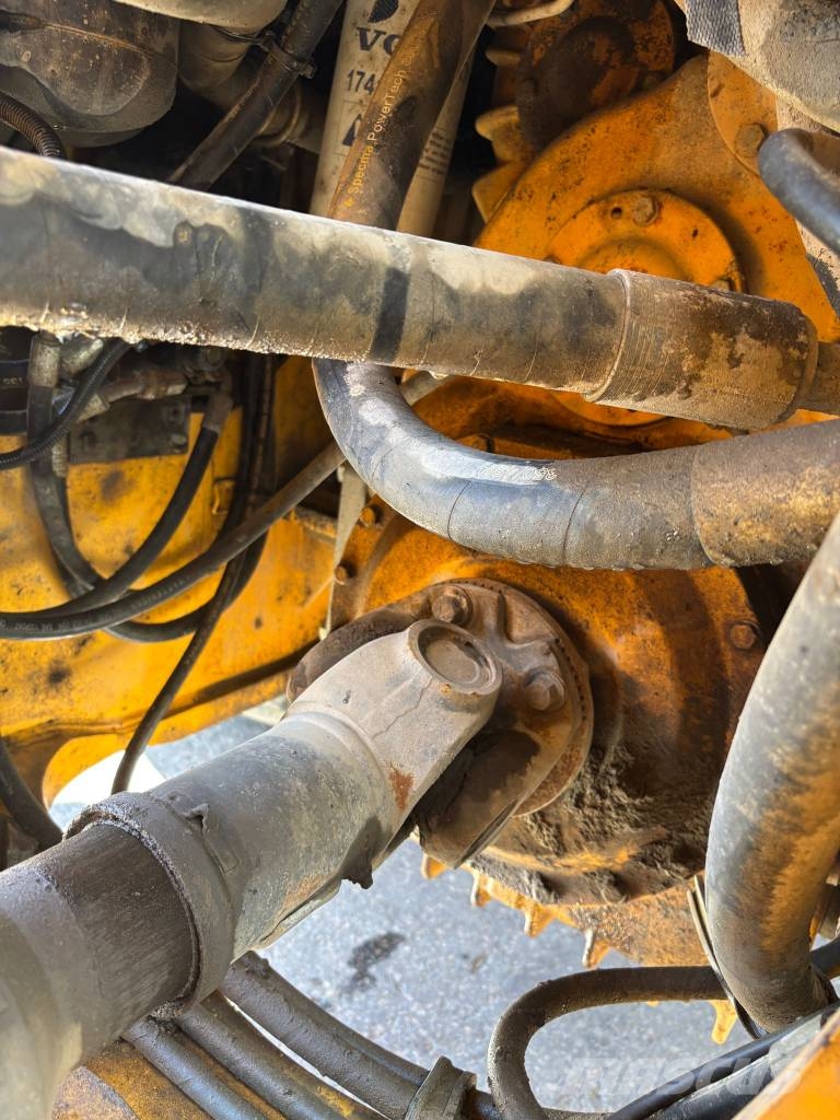 Volvo L 220 H Naudoti ratiniai krautuvai