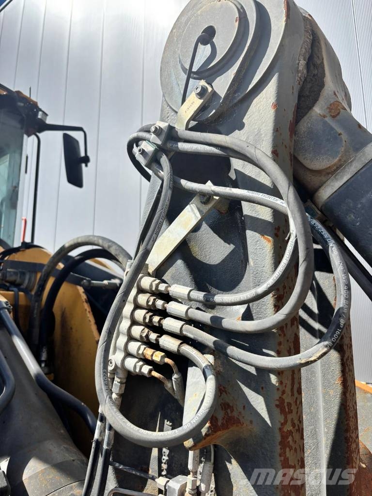 Volvo L 220 H Naudoti ratiniai krautuvai