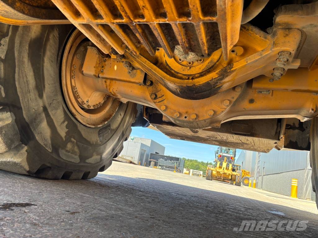 Volvo L 220 H Naudoti ratiniai krautuvai
