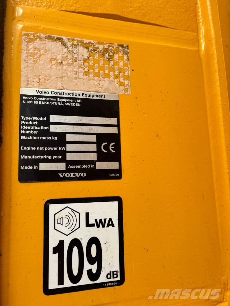 Volvo L 220 H Naudoti ratiniai krautuvai