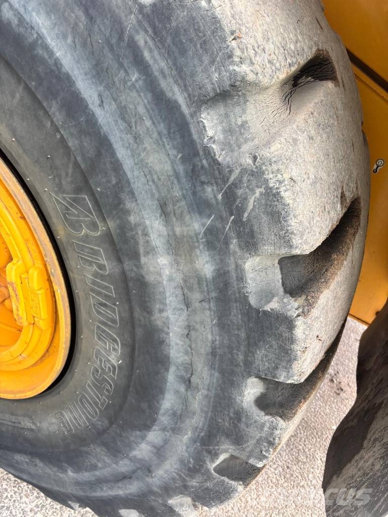 Volvo L 220 H Naudoti ratiniai krautuvai