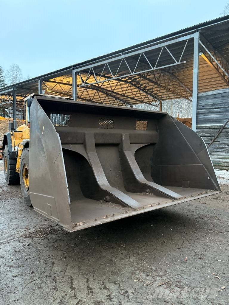 Volvo 13 m3 high tip bucket دلاء