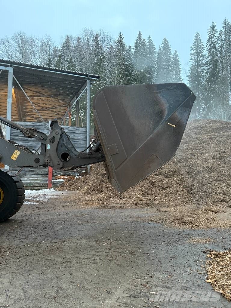 Volvo 13 m3 high tip bucket دلاء