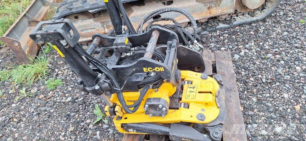 Hitachi ZX85US-6 med Engcon EC209, grip. Crawler excavators