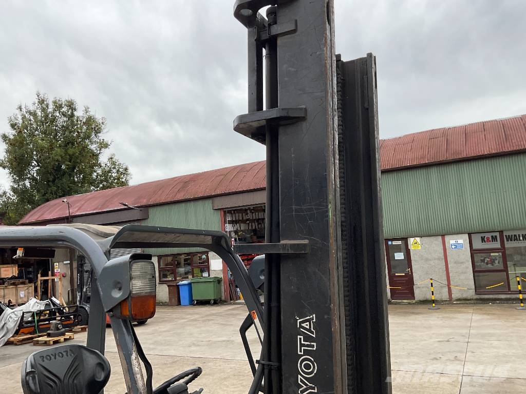 Toyota 02-8FDF25 Tonero شاحنات الديزل