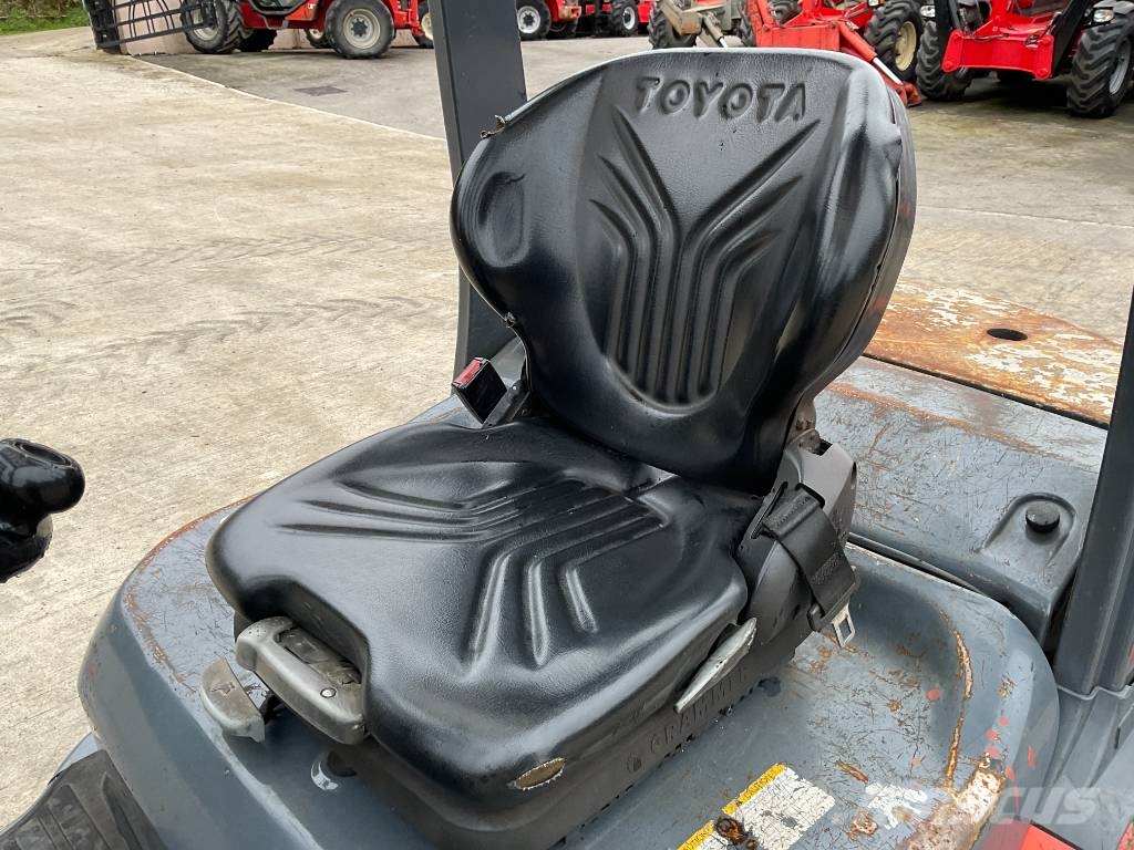 Toyota 02-8FDF25 Tonero شاحنات الديزل