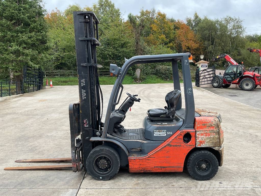 Toyota 02-8FDF25 Tonero شاحنات الديزل