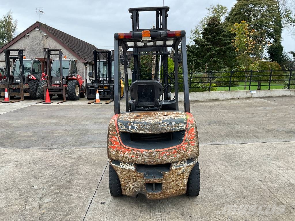 Toyota 02-8FDF25 Tonero شاحنات الديزل