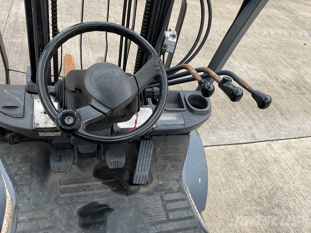 Toyota 02-8FDF25 Tonero شاحنات الديزل