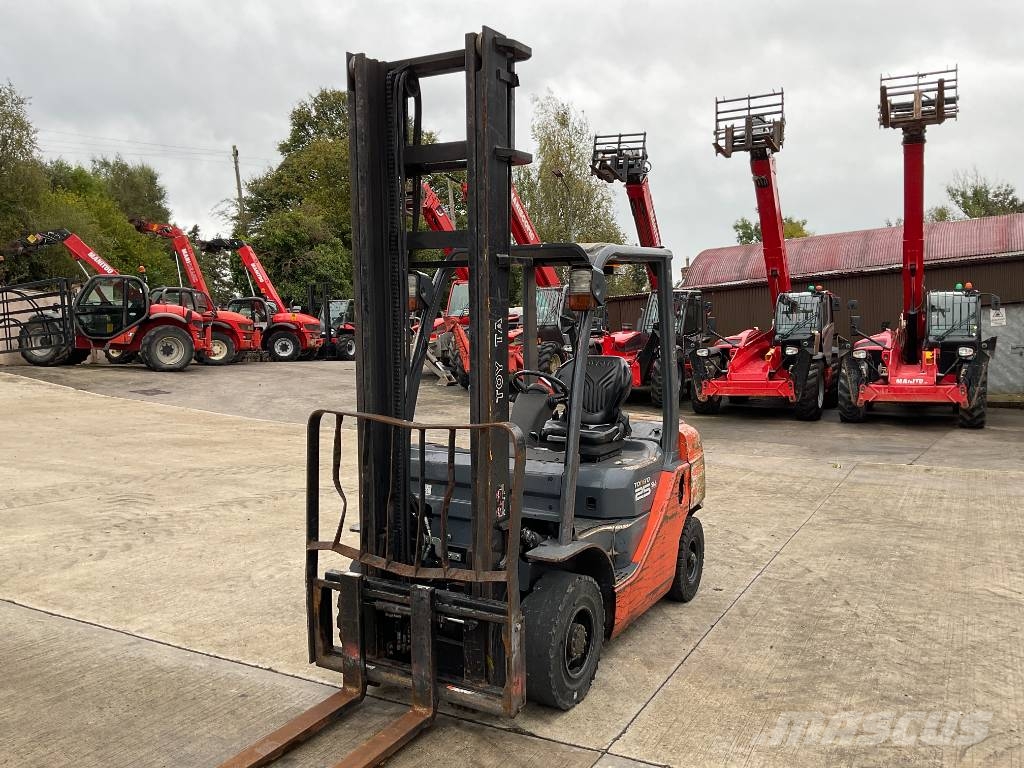 Toyota 02-8FDF25 Tonero شاحنات الديزل