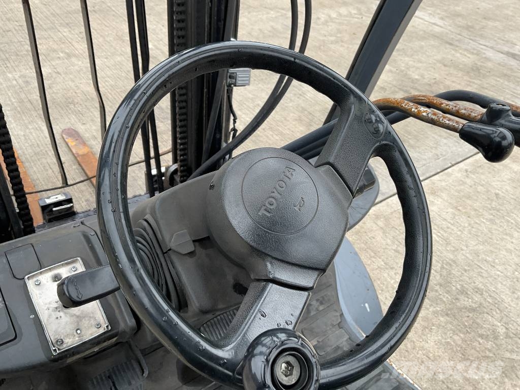 Toyota 02-8FDF25 Tonero شاحنات الديزل