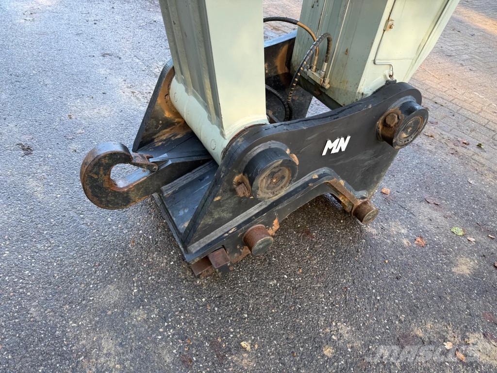 Hitachi 490 حفارات زحافة