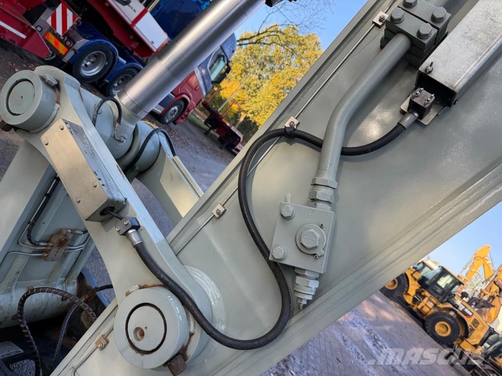 Hitachi 490 حفارات زحافة