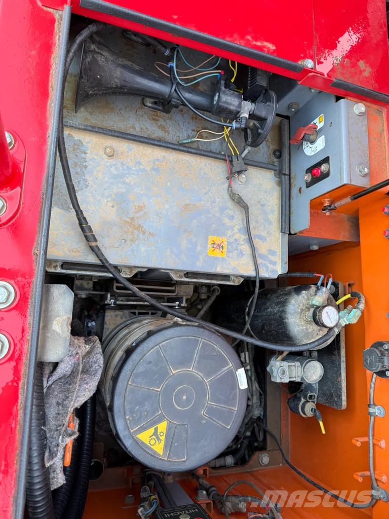 Hitachi 490 حفارات زحافة
