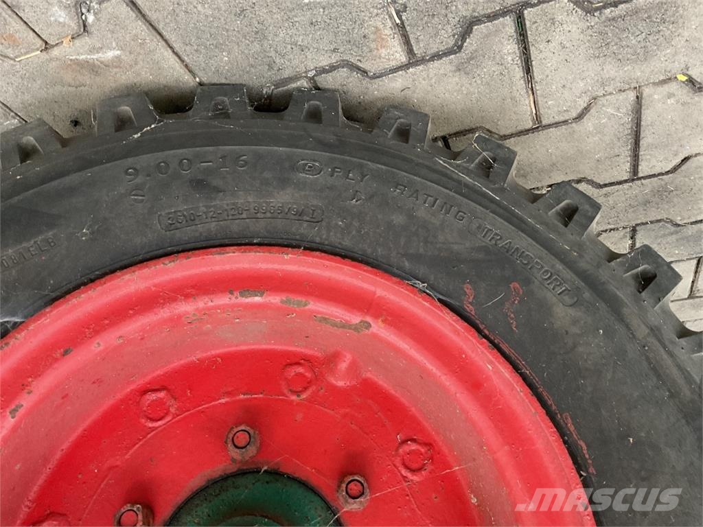 SONSTIGE Dünger-/ Fütterwagen Egyéb mezőgazdasági pótkocsik