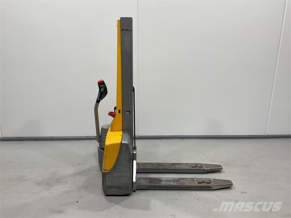 Jungheinrich EMC 10 Samohybné vozíky