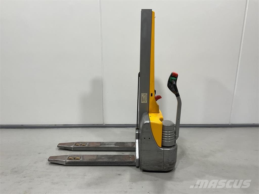 Jungheinrich EMC 10 Samohybné vozíky