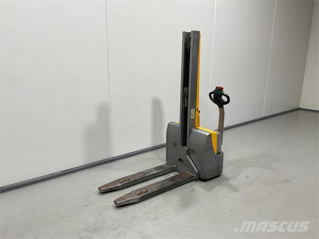 Jungheinrich EMC 10 Samohybné vozíky