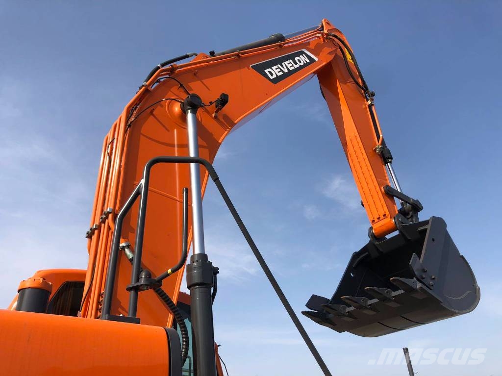 Doosan DX 225 LCA Kāpurķēžu ekskavatori