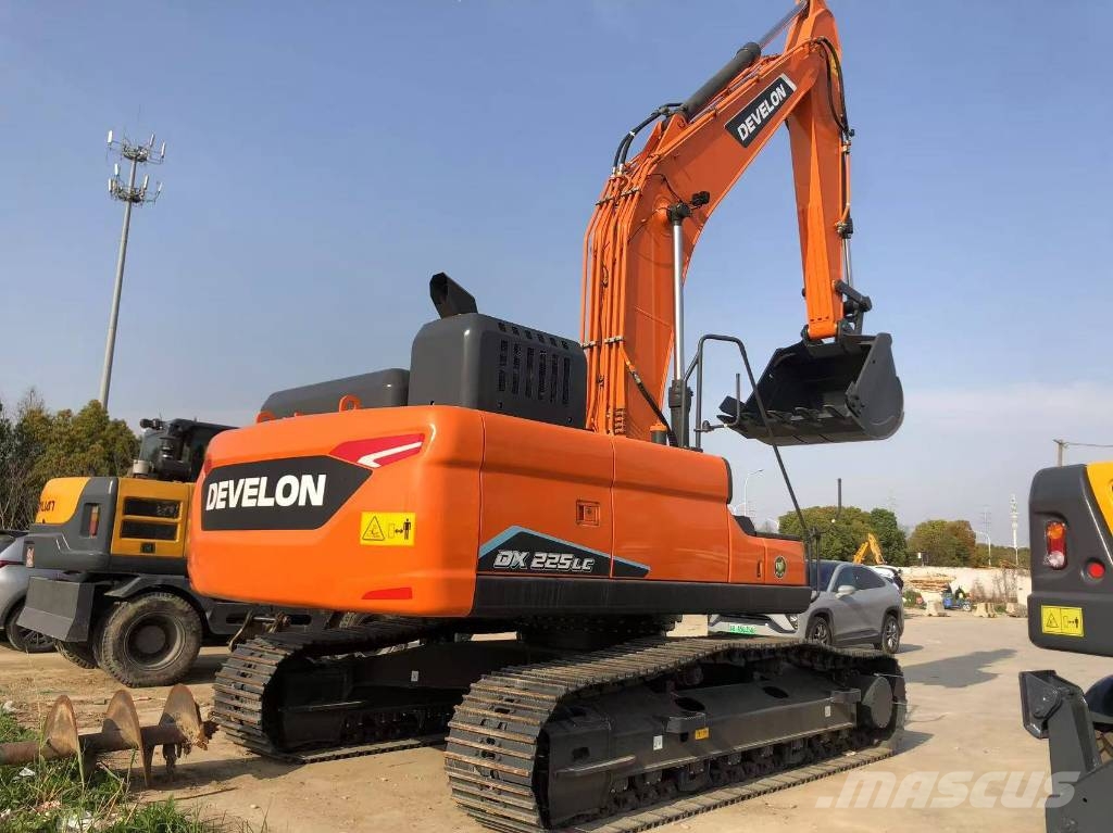 Doosan DX 225 LCA Kāpurķēžu ekskavatori