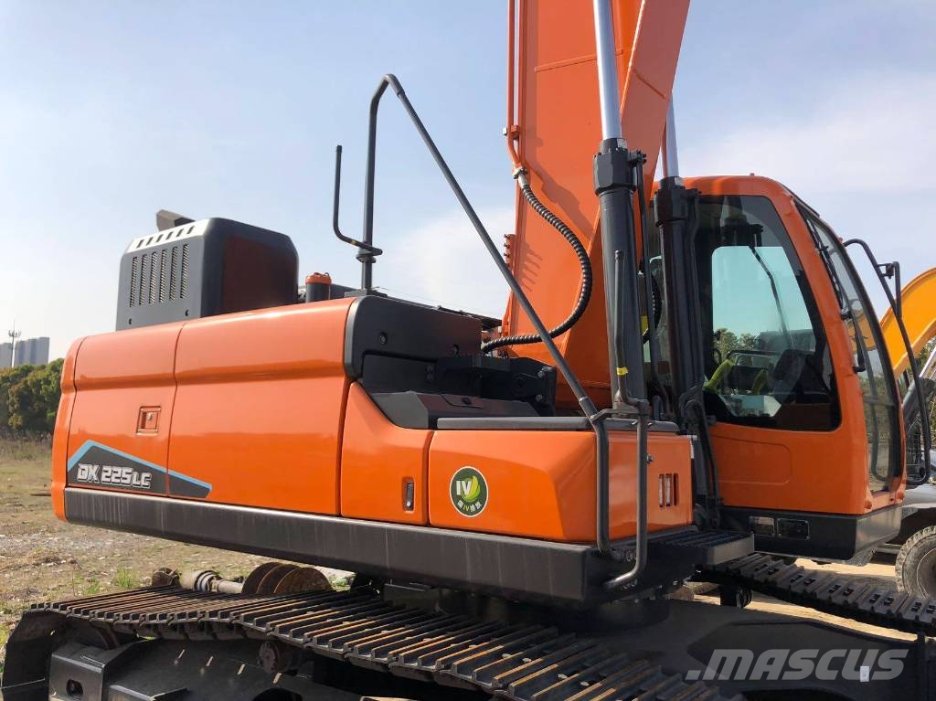 Doosan DX 225 LCA Kāpurķēžu ekskavatori