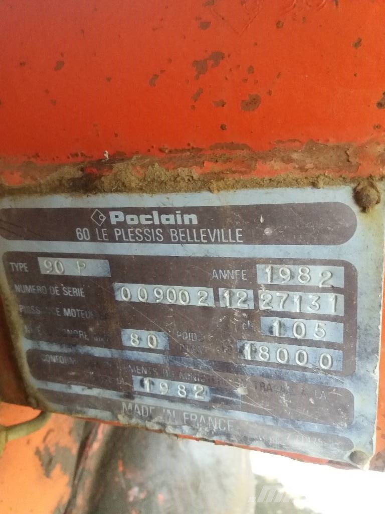 Poclain 90 P حفارات بعجل