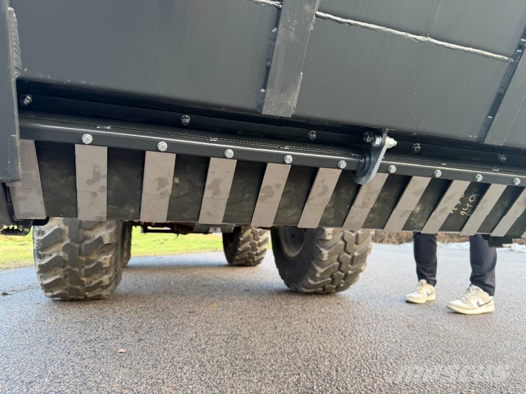  YstadMaskiner Sandspridare SP-400 Пескоразбрасывателы