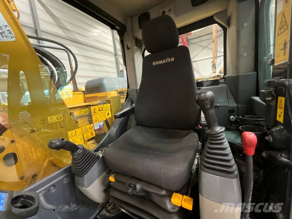 Komatsu PC 138 US-11 حفارات زحافة