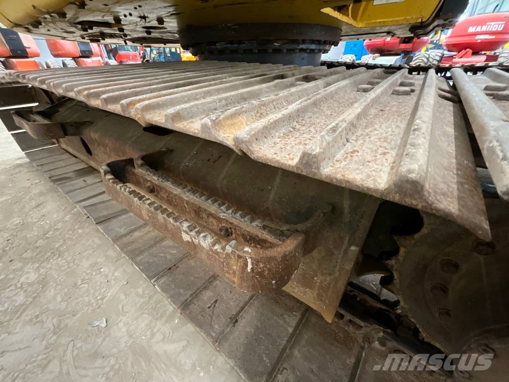 Komatsu PC 138 US-11 حفارات زحافة