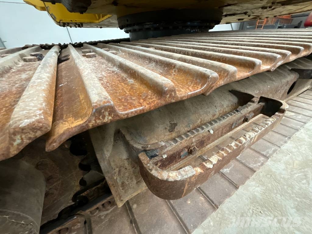 Komatsu PC 138 US-11 حفارات زحافة