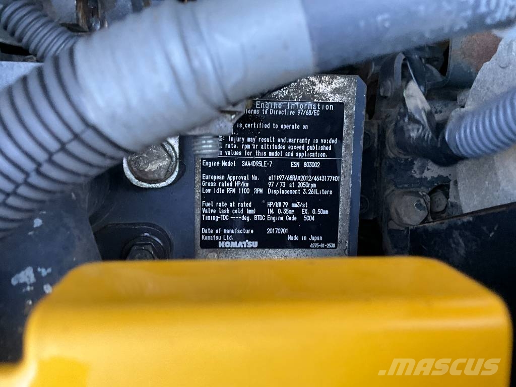 Komatsu PC 138 US-11 حفارات زحافة