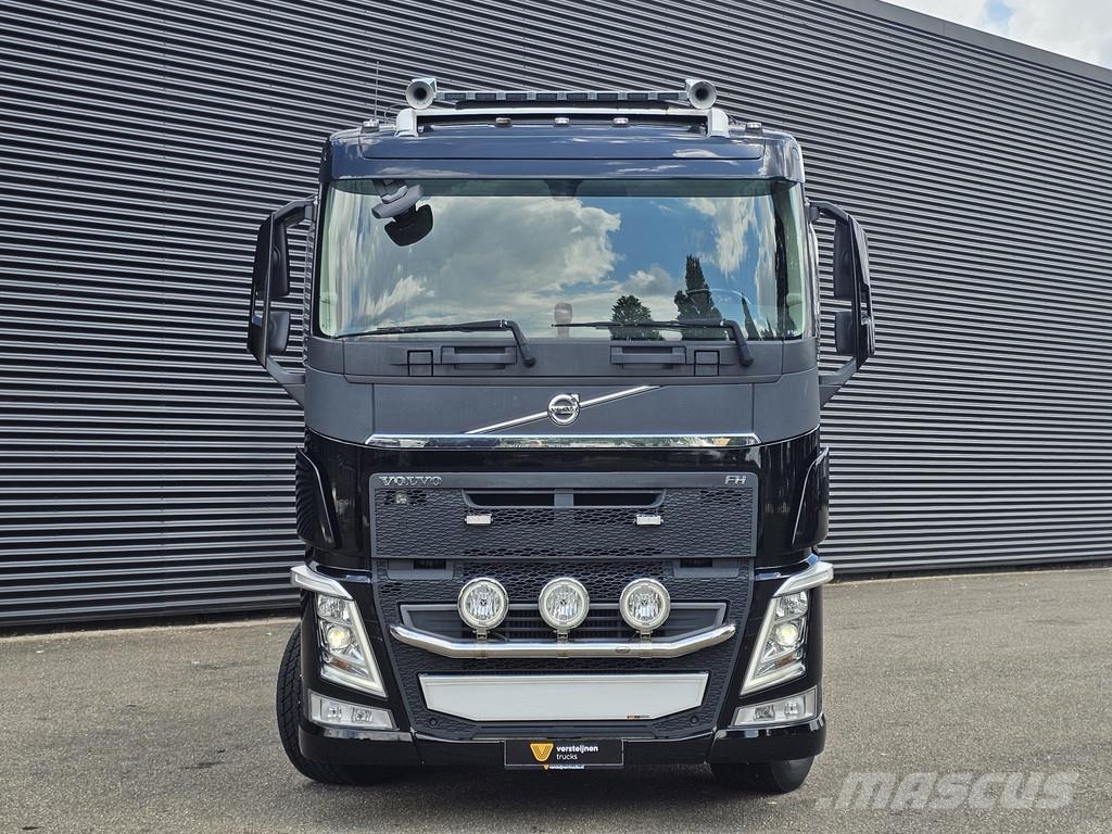 Volvo FH540 8X4 / 8X2 / HMF 28TM KRAN / CRANE / OPRIJ- M Vlakke laadvloer met kraan